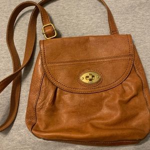 Brown Fossil crossbody purse, has pocket on backside with card holders!